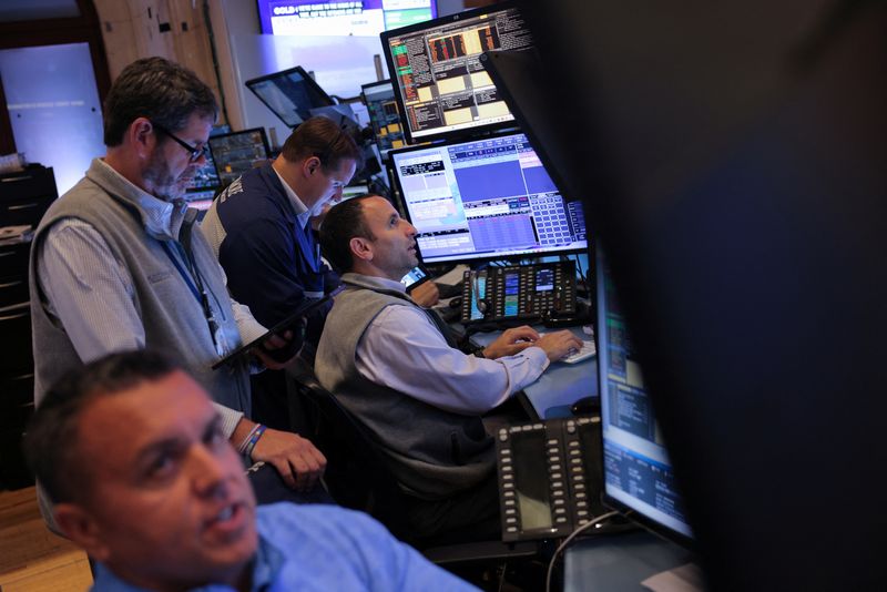 &copy; Reuters. FILE PHOTO: Traders work on the trading floor at The New York Stock Exchange (NYSE) following the Federal Reserve rate announcement, in New York City, U.S., September 18, 2024. REUTERS/Andrew Kelly/File photo