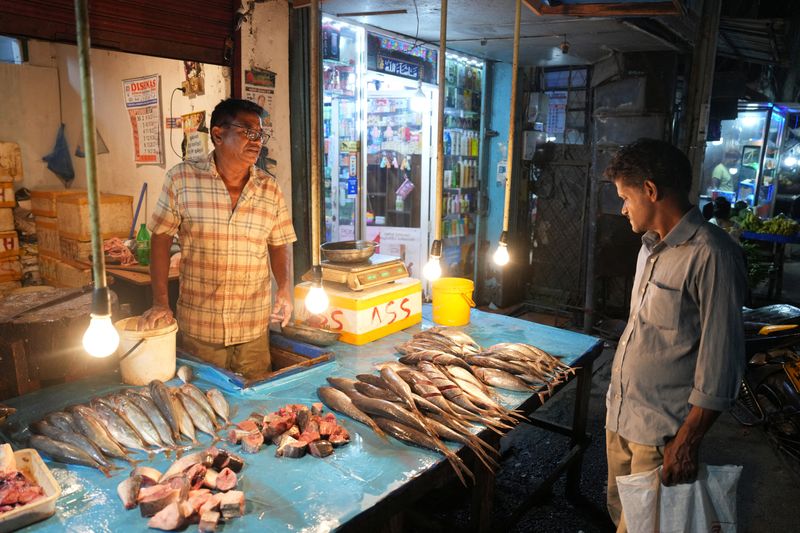 &copy; Reuters. W.A. Jayantha, 59, a fish seller, speaks with a customer at his shop along a street in Thotalanga, Colombo, Sri Lanka, September 9, 2024. REUTERS/Thilina Kaluthotage/File Photo