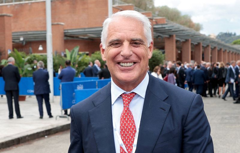 © Reuters. L'amministratore delegato di Unicredit Andrea Orcel sorride mentre si allontana al termine dell'assemblea annuale di Confindustria a Roma, 18 settembre 2024. REUTERS/Remo Casilli