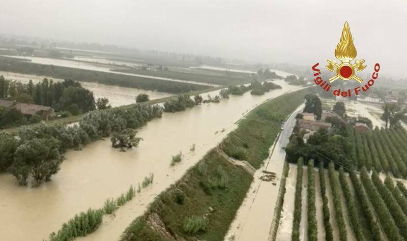 &copy; Reuters. Una veduta aerea mostra l'area allagata di Bagnacavallo a causa del forte maltempo che ha provocato inondazioni in Emilia-Romagna, a Ravenna, Italia, 19 settembre 2024. Vigili del fuoco/Handout via REUTERS