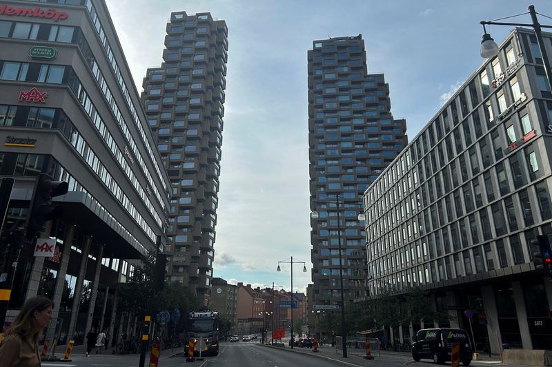 &copy; Reuters. FILE PHOTO: View of two residential buildings constructed by Swedish group Oscar Properties in Stockholm, Sweden August 8, 2024. REUTERS/Marie Mannes/File Photo