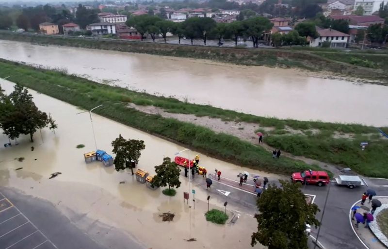 © Reuters. A drone view shows the flooded area of Faenza as severe weather triggers floods in Emilia-Romagna, Italy, September 19, 2024 in this screen grab obtained from a video by AGTW. AGTW/via REUTERS 