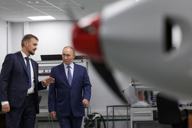 &copy; Reuters. Putin visita uma unidade de produção de drones em São Petersburgon19/09/2024nSputnik/Gavriil Grigorov/Pool via REUTERS 