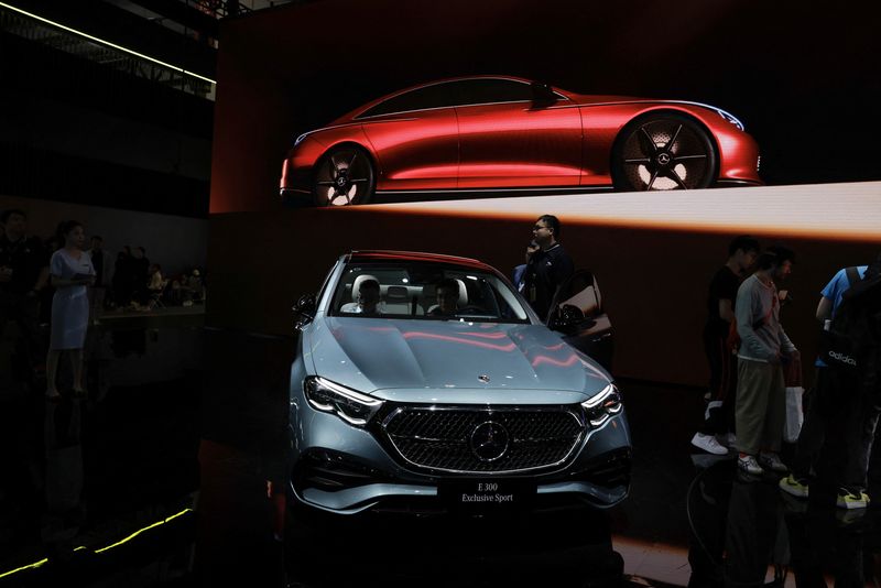 &copy; Reuters. FILE PHOTO: A Mercedes Benz E300 is displayed at the Beijing International Automotive Exhibition, or Auto China 2024, in Beijing, China, April 25, 2024. REUTERS/Tingshu Wang/File Photo