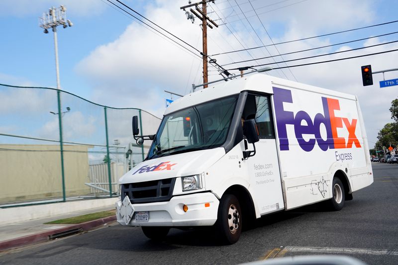 &copy; Reuters. FILE PHOTO: A FedEx Express delivery vehicle is seen in Long Beach, California, U.S., September 16, 2022.  REUTERS/Bing Guan/File Photo