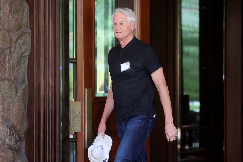 &copy; Reuters. FILE PHOTO: John Donahoe,CEO of Nike, Inc., attends the annual Allen and Co. Sun Valley Media Conference in Sun Valley, Idaho, U.S., July 7, 2022.   REUTERS/Brendan McDermid/File Photo