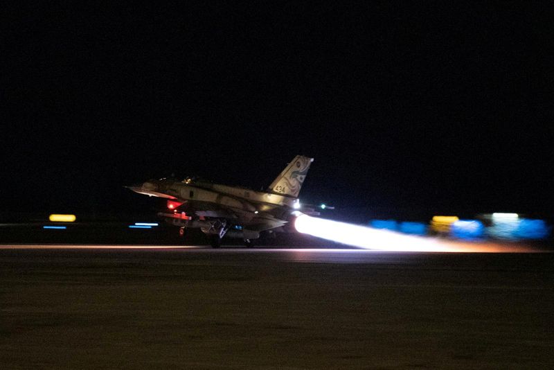 © Reuters. An Israeli fighter jet takes off at an unidentified location to conduct strikes on Hezbollah targets in southern Lebanon, in this handout photo released September 19, 2024.   Israel Defense Forces/Handout via REUTERS    