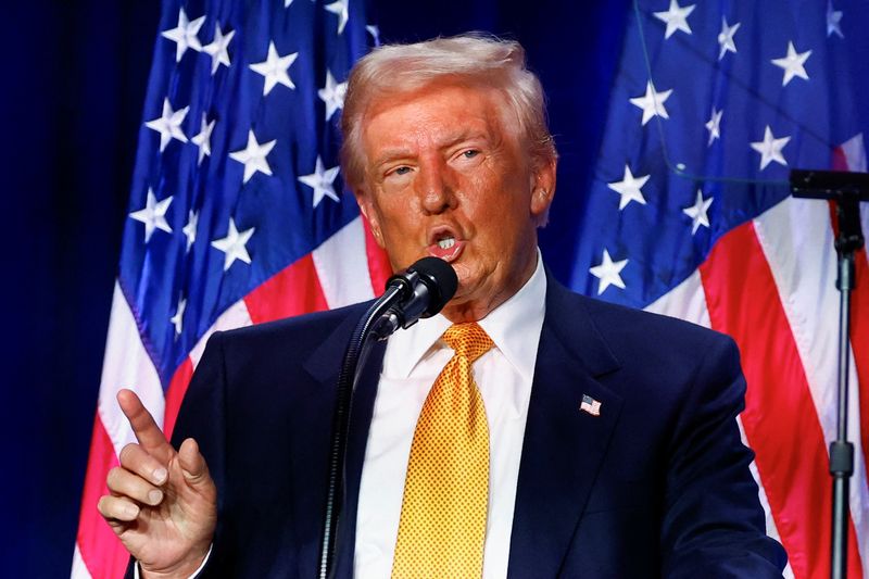 &copy; Reuters. Republican presidential nominee and former U.S. President Donald Trump speaks during a "Fighting Anti-Semitism in America Event" with Dr. Miriam Adelson and Jewish leaders in Washington, U.S., September 19, 2024. REUTERS/Piroschka van de Wouw