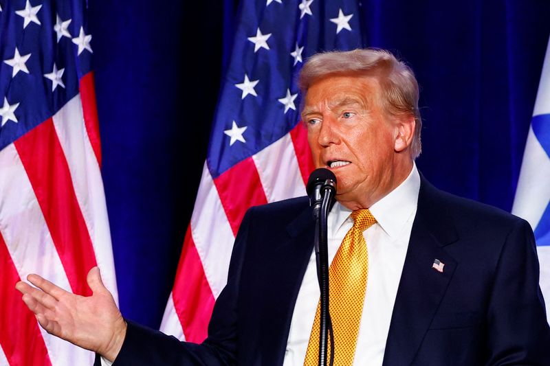 © Reuters. Republican presidential nominee and former U.S. President Donald Trump speaks during a 