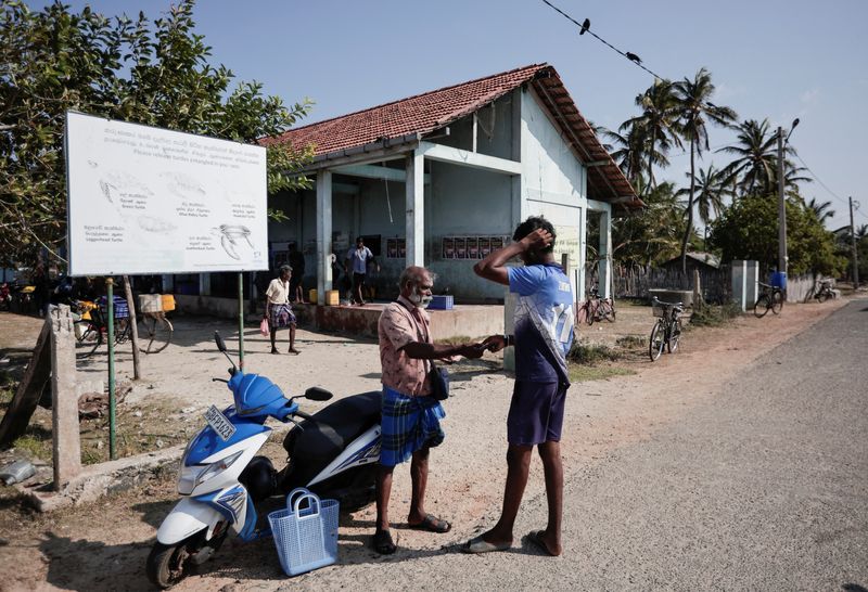 &copy; Reuters. Fisherman Parasamy Thanabalasingam, 62, settles his bills after auctioning, outside a fish market in Jaffna, Sri Lanka, September 18, 2024. REUTERS/Navesh Chitrakar