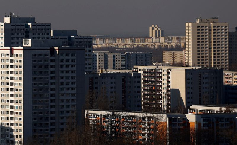 © Reuters. FILE PHOTO: Residential buildings are seen in the Marzahn-Hellersdorf district of Berlin, Germany, February 7, 2023. REUTERS/Lisi Niesner/File Photo