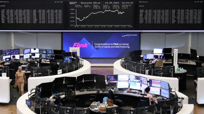 © Reuters. FILE PHOTO: The German share price index DAX graph is pictured at the stock exchange in Frankfurt, Germany, September 19, 2024.     REUTERS/Staff/File Photo