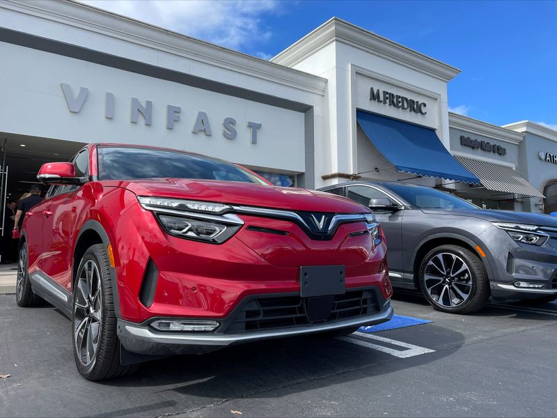 &copy; Reuters. FILE PHOTO: VinFast electric vehicles are parked before delivery to their first customers at a store in Los Angeles, California, U.S.,  March 1, 2023. REUTERS/Lisa Baertlein/File Photo