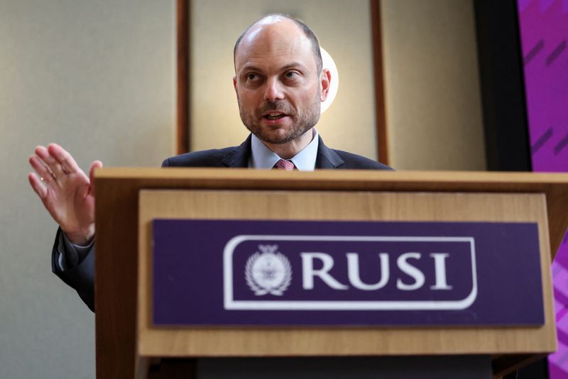 &copy; Reuters. Russian dissident and recently released prisoner Vladimir Kara-Murza speaks at the Royal United Services Institute (RUSI) in London, Britain, September 20, 2024. REUTERS/Isabel Infantes