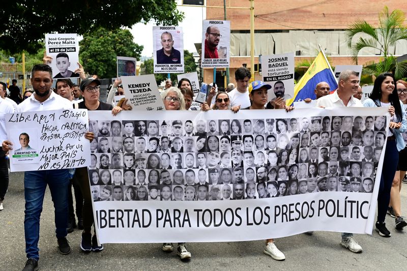 &copy; Reuters. Familiares de venezuelanos presos após as eleições de julho cobram libertação durante marcha em Caracasn11/09/2024nREUTERS/Maxwell Briceno