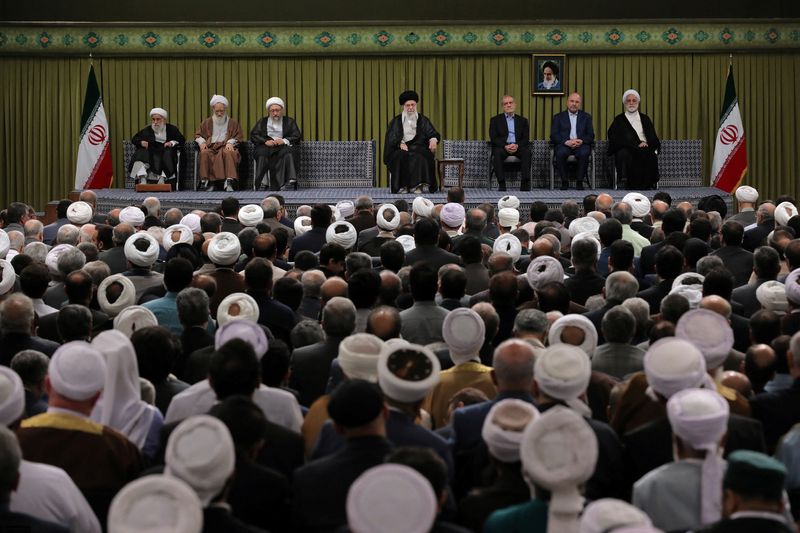 © Reuters. Iran's Supreme Leader Ayatollah Ali Khamenei speaks during a meeting in Tehran, Iran, September 21, 2024. Office of the Iranian Supreme Leader/WANA (West Asia News Agency)/Handout via REUTERS