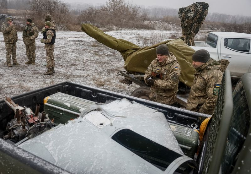 &copy; Reuters. Militares ucranianos perto de Kievn 3/1/2024   REUTERS/Gleb Garanich