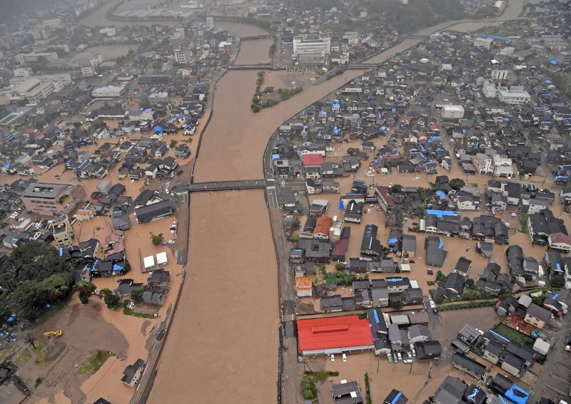 &copy; Reuters. An aerial view taken by a helicopter shows a flooded residential area caused by torrential rain in Wajima, Ishikawa Prefecture, Japan September 21, 2024, in this photo taken by Kyodo. Mandatory credit Kyodo/via REUTERS