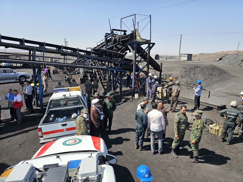 &copy; Reuters. Rescuers work following a gas explosion in a coal mine in South Khorasan Province, Iran September 22, 2024. Iranian Red Crescent Society/WANA (West Asia News Agency)/Handout via REUTERS