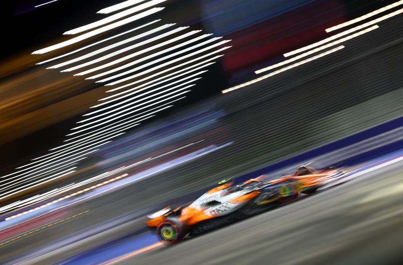 &copy; Reuters. FOTO DE ARQUIVO: Fórmula 1 - Grande Prêmio de Cingapura - Circuito de Marina Bay Street, Cingapura - 21 de setembro de 2024 Lando Norris, da McLaren, durante a qualificação REUTERS/Edgar Su/Foto de arquivo