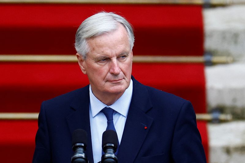 © Reuters. FILE PHOTO: Newly appointed France's Prime Minister Michel Barnier attends the handover ceremony with outgoing Prime Minister Gabriel Attal at the Hotel Matignon in Paris, France, September 5, 2024. REUTERS/Sarah Meyssonnier/Pool/File Photo