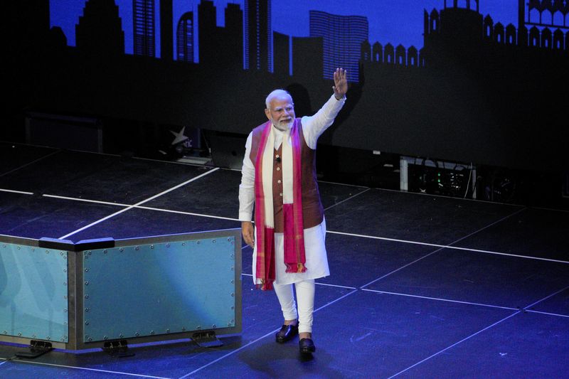 &copy; Reuters. India's Prime Minister Narendra Modi waves as he attends a gathering of the Indo-American Community of USA (IACU) in New York City, U.S. September 22, 2024.  REUTERS/Jeenah Moon