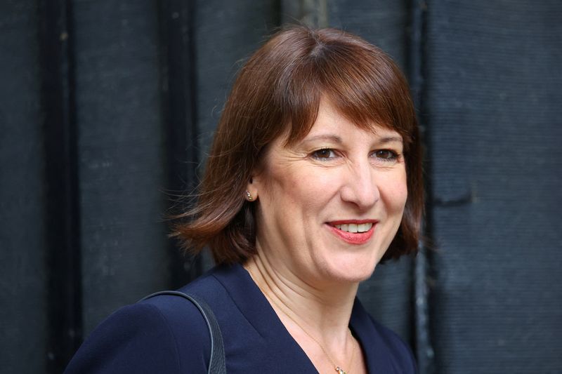 © Reuters. FILE PHOTO: Britain's Chancellor of the Exchequer Rachel Reeves reacts, as she leaves 11 Downing Street, in London, Britain, September 3, 2024. REUTERS/Toby Melville/File Photo