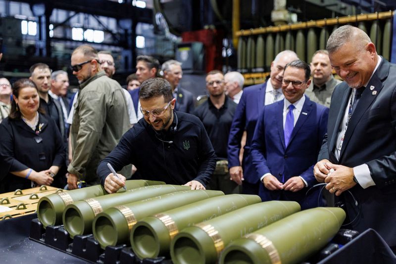 &copy; Reuters. Ukraine's President Volodymyr Zelenskiy visits the Scranton Army Ammunition Plant in Scranton, Pennsylvania, U.S., September 22, 2024.  COMMONWEALTH MEDIA SERVICES/Handout via REUTERS  