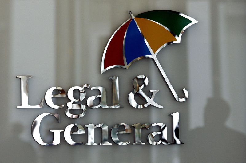 © Reuters. FILE PHOTO: The logo of Legal & General insurance company is seen at their office in central London March 17, 2008. REUTERS/Alessia Pierdomenico/File Photo