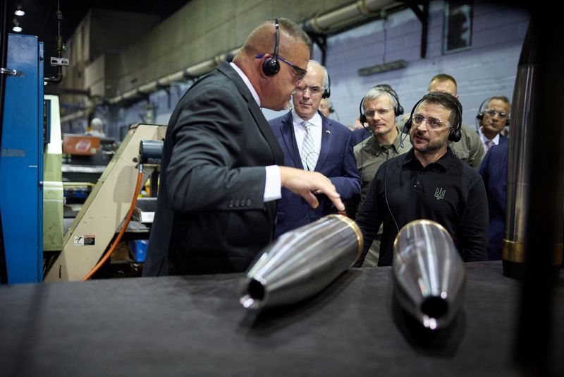 © Reuters. Ukraine's President Volodymyr Zelenskiy visits the Scranton Army Ammunition Plant in Scranton, Pennsylvania, U.S., September 22, 2024. Ukrainian Presidential Press Service/Handout via REUTERS 