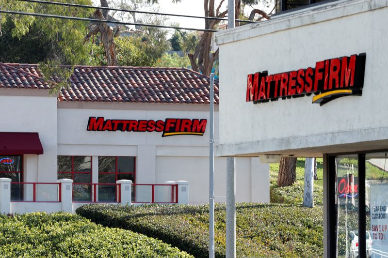 © Reuters. Two Mattress Firm stores, a brand owned by Steinhoff, lie on either side of the street in Encinitas, California, U.S., January 25, 2018.    REUTERS/Mike Blake/File Photo