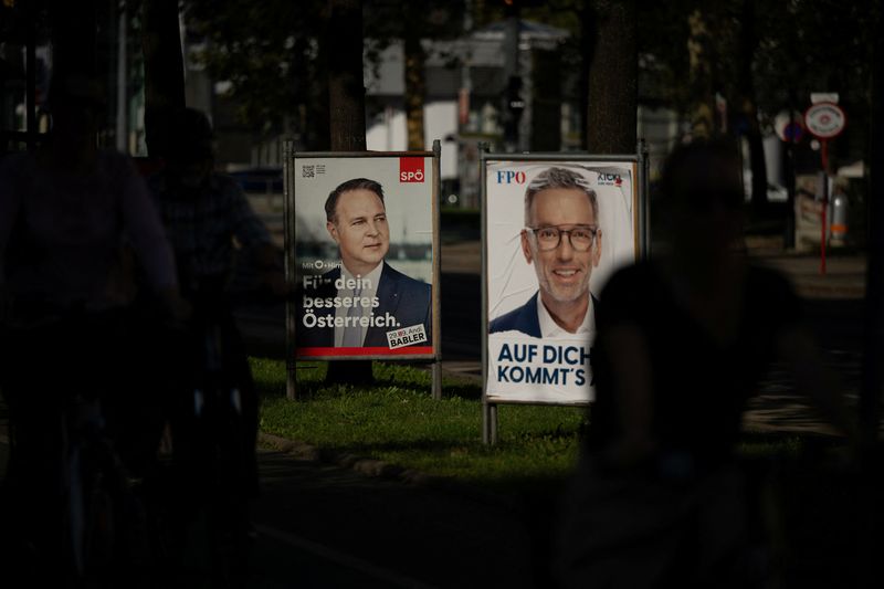 © Reuters. Election campaign posters of the Head of Social Democrats (SPOe) Andreas Babler and the Head of Freedom Party (FPOe) Herbert Kickl are displayed on a street ahead of the upcoming general election, in Vienna, Austria, September 23, 2024. REUTERS/Elisabeth Mandl