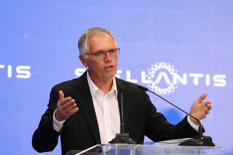 © Reuters. Stellantis CEO Carlos Tavares speaks during a ceremony as Stellantis launches the production of Fiat Panda in Kragujevac, Serbia, July 22, 2024. REUTERS/Zorana Jevtic/File Photo