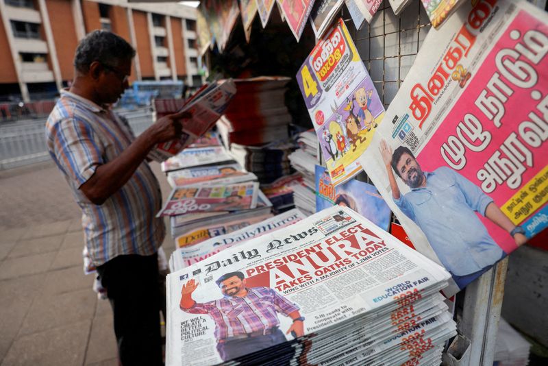 &copy; Reuters. A person reads a newspaper following the election of Anura Kumara Dissanayake from the National People's Power (NPP) alliance as new president of Sri Lanka after his victory in the presidential election, in Colombo, Sri Lanka, September 23, 2024. REUTERS/