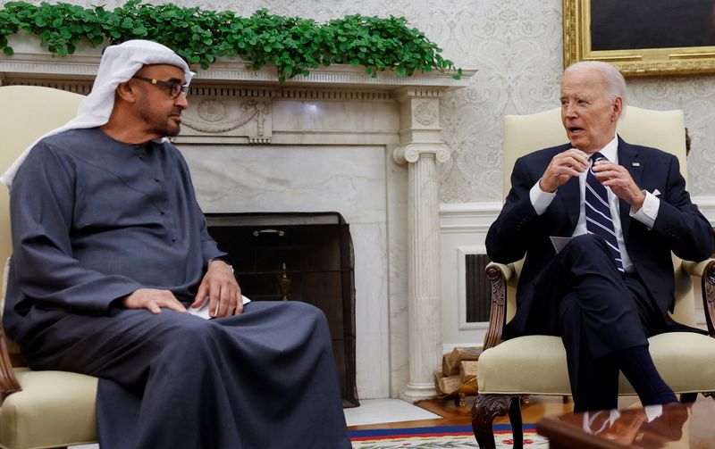 &copy; Reuters. O presidente dos EUA, Joe Biden, participa de reunião bilateral com o presidente dos Emirados Árabes Unidos, Sheikh Mohamed bin Zayed Al Nahyan, no Salão Oval da Casa Branca, em Washington, EUAn23/09/2024nREUTERS/Evelyn Hockstein