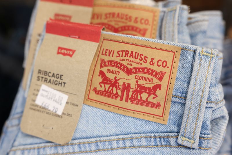 &copy; Reuters. A logo is displayed on a pair of jeans at the Levi’s outlet retail store at Bicester Village in Oxfordshire, Britain, August 21, 2024. REUTERS/Hollie Adams/File Photo