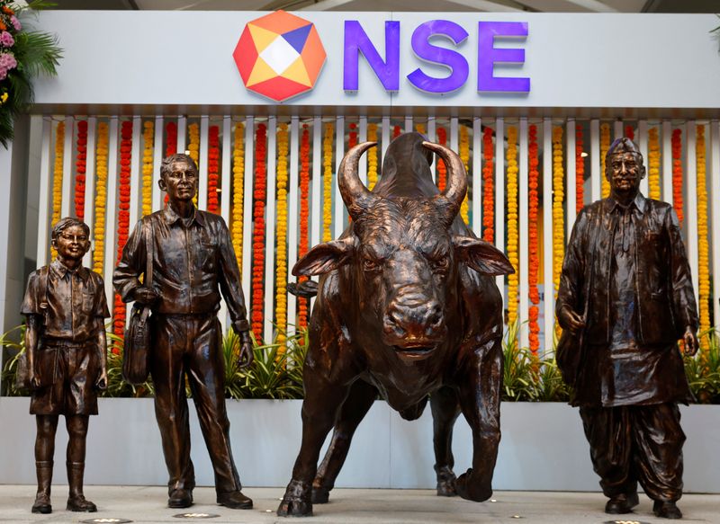 © Reuters. FILE PHOTO: Statues of people and a bull are seen near the logo of the National Stock Exchange (NSE) in Mumbai, India September 6, 2024. REUTERS/Francis Mascarenhas/File Photo