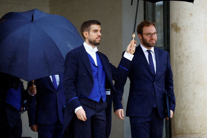 © Reuters. Newly-appointed French Economy, Finance and Industry Minister Antoine Armand leaves following the first weekly cabinet of the new government at the Elysee Palace in Paris, France, September 23, 2024. REUTERS/Sarah Meyssonnier