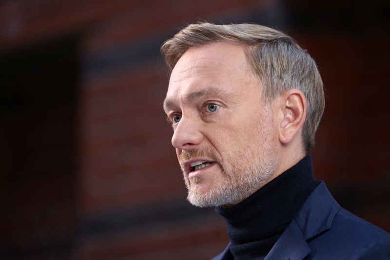 &copy; Reuters. Il leader del Partito Democratico Libero (FDP) e ministro delle Finanze tedesco Christian Lindner, nel giorno di una conferenza stampa dopo le elezioni nel Brandeburgo a Berlino, Germania, 23 settembre 2024. REUTERS/Liesa Johannssen/Foto d'archivio