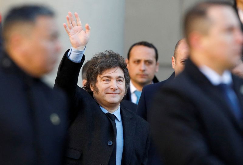 &copy; Reuters. FILE PHOTO: Argentina's President Javier Milei leaves after attending the Te Deum commemorating the 208th anniversary of the country's independence from Spain in 1816, in Buenos Aires, Argentina July 9, 2024. REUTERS/Martin Cossarini/File Photo