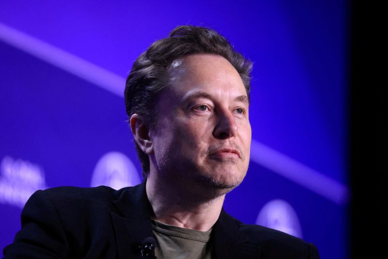 © Reuters. FILE PHOTO: Elon Musk, Chief Executive Officer of SpaceX and Tesla and owner of X looks on during the Milken Conference 2024 Global Conference Sessions at The Beverly Hilton in Beverly Hills, California, U.S., May 6, 2024.  REUTERS/David Swanson/File Photo