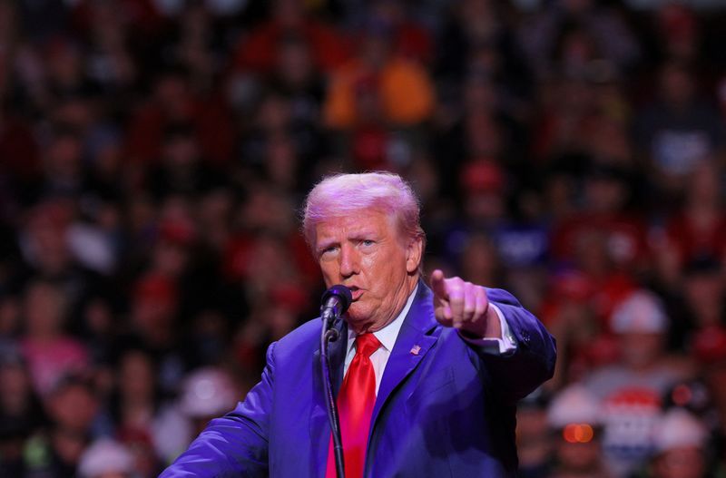 © Reuters. FILE PHOTO: Republican presidential nominee and former U.S. President Donald Trump holds a campaign rally in Indiana, Pennsylvania, U.S., September 23, 2024. REUTERS/Brian Snyder/File Photo