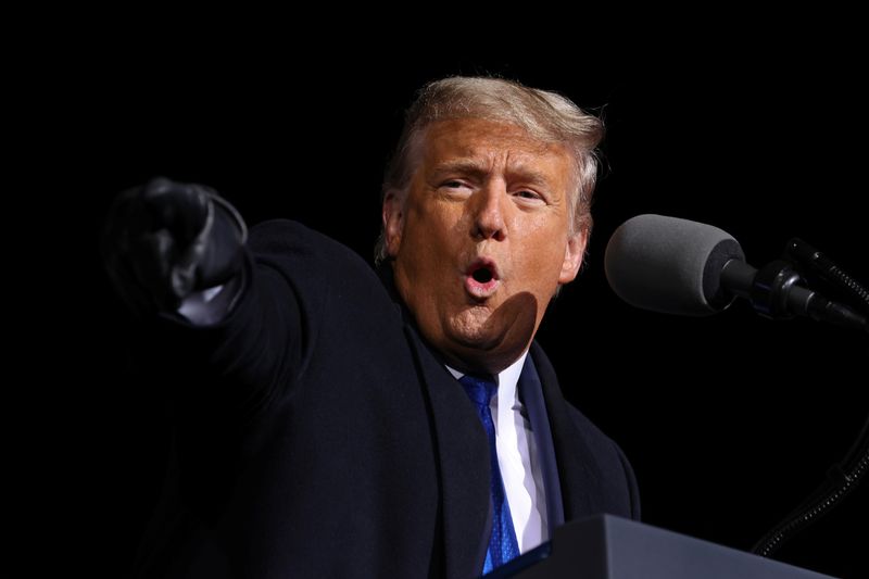 &copy; Reuters. FILE PHOTO: U.S. President Donald Trump speaks at a campaign rally at Eppley Airfield in Omaha, Nebraska, U.S. October 27, 2020. REUTERS/Jonathan Ernst/File Photo