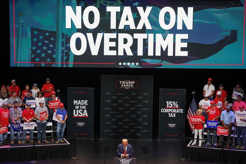 © Reuters. Republican presidential nominee and former U.S. President Donald Trump makes a campaign speech at the Johnny Mercer Theatre Civic Center in Savannah, Georgia, U.S. September 24, 2024. REUTERS/Megan Varner