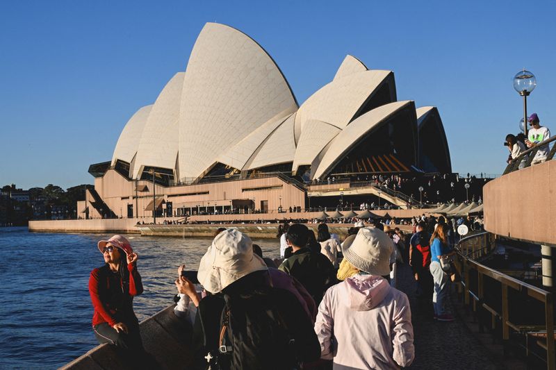 © Reuters. FILE PHOTO: A woman poses by the Sydney Opera House, in Circular Quay, Sydney, Australia, May 14, 2024. REUTERS/Jaimi Joy/File photo