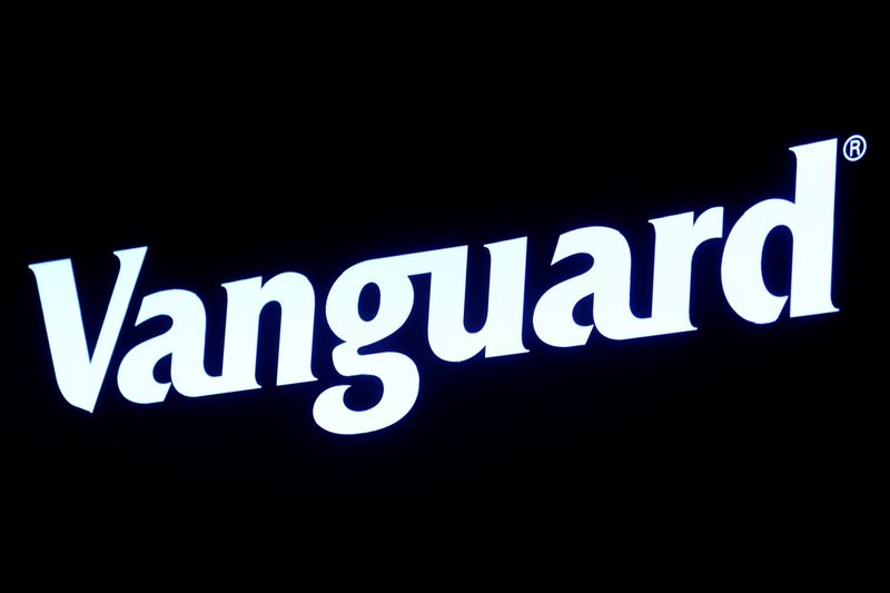 © Reuters. FILE PHOTO: The logo for Vanguard is displayed on a screen on the floor of the New York Stock Exchange (NYSE) in New York City, U.S., June 1, 2022.  REUTERS/Brendan McDermid/File photo