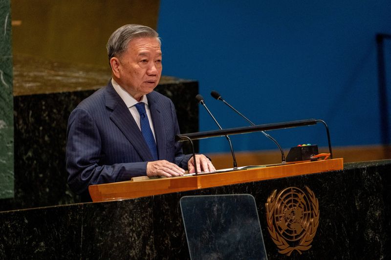 © Reuters. FILE PHOTO: Vietnam's President To Lam addresses 