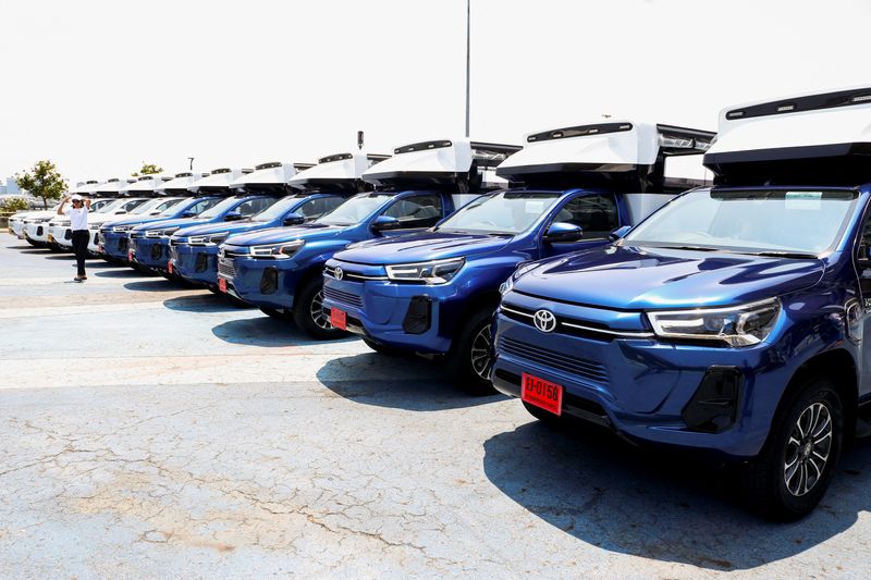 &copy; Reuters. FILE PHOTO: Fully-electric Toyota Hilux Revo pickup trucks as public transportation vehicles are seen in the Thai seaside town of Pattaya, Chonburi province, Thailand, April 25, 2024. REUTERS/Artorn Pookasook/File photo