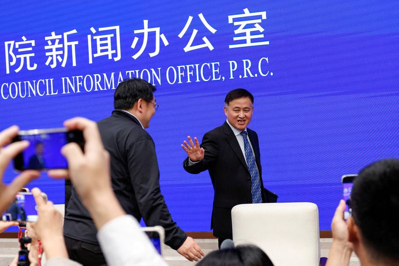 &copy; Reuters. People's Bank of China (PBOC) Governor Pan Gongsheng leaves after a press conference in Beijing, China September 24, 2024. REUTERS/Tingshu Wang   