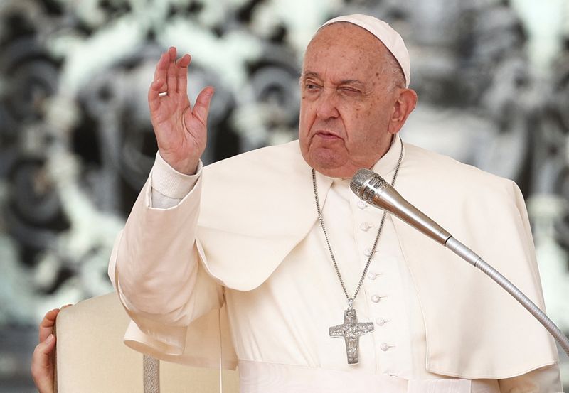 © Reuters. Pope Francis speaks during the weekly general audience in St. Peter's Square at the Vatican, September 25, 2024. REUTERS/Guglielmo Mangiapane